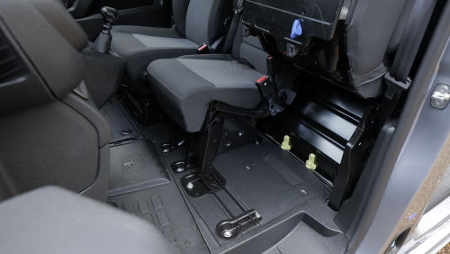 PEUGEOT e-EXPERT L1 100kW 75kWh Professional Van Auto view 8